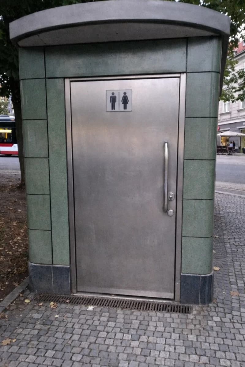 Public WC — nám. Svatopluka Čecha