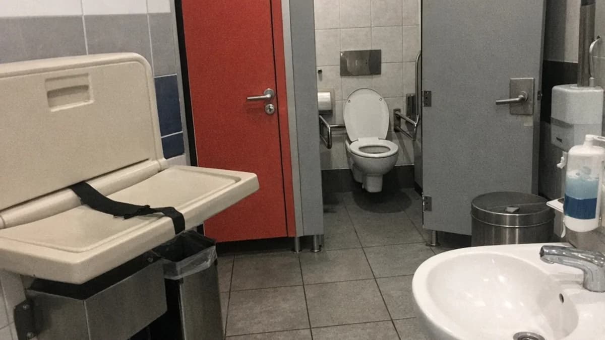 Průvodce toaletami na pražském letišti: Toalety v terminálech 1, 2 a 3 letiště Václava Havla
